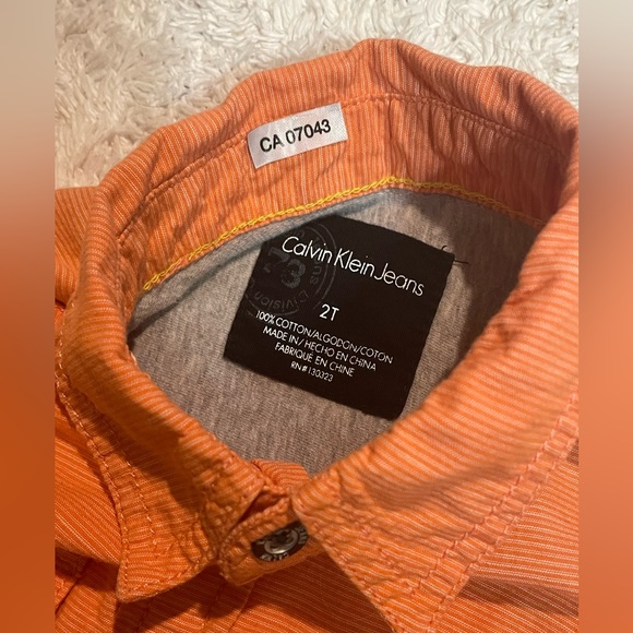 Calvin Klein Toddler Button Down ( 2T ) - Picture 2 of 3